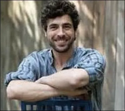 Dans quelle saison découvre-t-on Adrian ?