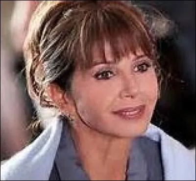 Comment se prénomme la mère de Clem ?