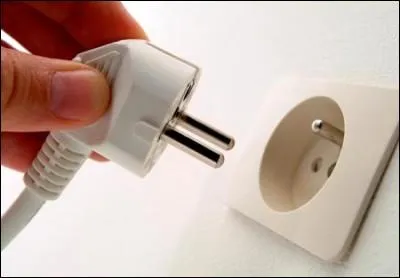 Evitez de mettre les doigts dans la prise !