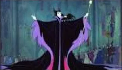 Quel est le nom de l'animal de compagnie de Maléfique dans le dessin-animé "La belle au bois dormant " ?