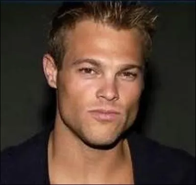 Avec qui Kevin est-il marié ?