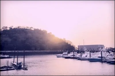 La construction du canal de Panama a commencé en 1882. Combien d'années les travaux ont-ils duré ?