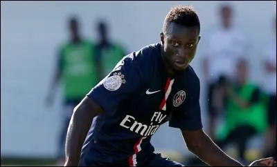 Comment s'appelle ce défenseur ?