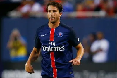 Quel est le nom de ce défenseur ?