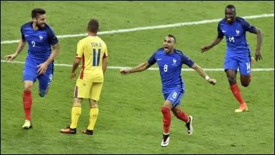 Lors du match d'ouverture, quel était le score pour la France contre la Roumanie ?