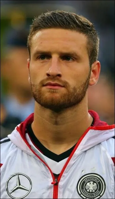 Pour quelle équipe Shkodran Mustafi joue-t-il ?