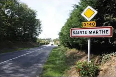 Nous entrons dans Sainte-Marthe. Commune normande, elle se trouve dans le département ...