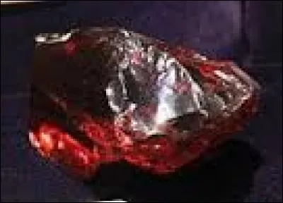 Quel est le nom de la pierre que Voldemort cherche à subtiliser ?