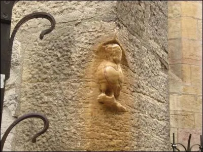 Une chouette est sculptée sur une des églises de la "ville aux cent clochers" qui fut, jadis, capitale du duché de Bourgogne, quel est le nom de cette église ?