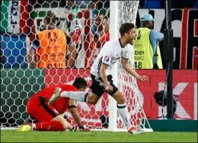 Après les prolongations, il y avait toujours une égalité. Une séance de tirs au but a donc eu lieu. Combien d'allemands n'ont pas réussi à rentrer le ballon dans les filets ?