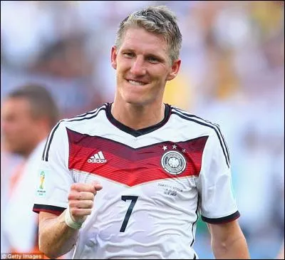 Qui est le capitaine de cette équipe allemande qui est aussi l'auteur de la main contre la France en demi-finale ?