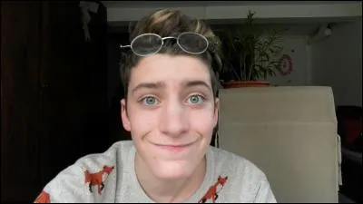 Quel était le nom de sa chaîne secondaire (supprimée) ?