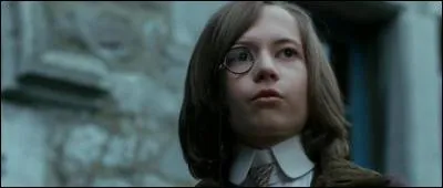 En bougeant quel objet Robert découvre-t-il la pièce dans la salle de classe ?