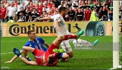 Parmi ces joueurs, lequel n'a pas mis un but contre son camp ?