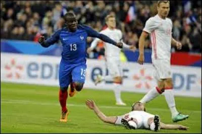 Quel joueur français s'est pris 3 cartons jaunes ?