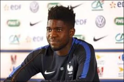 Il joue en défense. Qui est cet homme ?