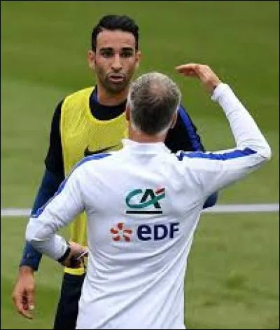 Il porte le numéro 4. Qui est-ce ?