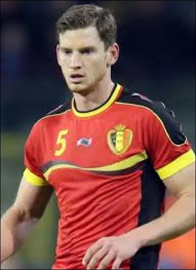 Dans quel club joue le latéral gauche belge Jan Vertonghen ?