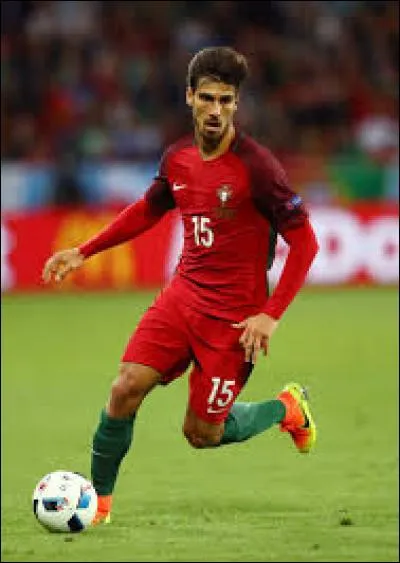 Dans quel club joue André Gomes champion d'Europe avec le Portugal ?