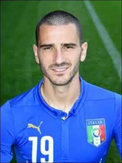 Durant cet Euro 2016, contre quelle équipe Leonardo Bonucci a-t-il égalisé sur penalty pour l'Italie, avant que la Squadra Azzurra s'incline aux tirs au but?
