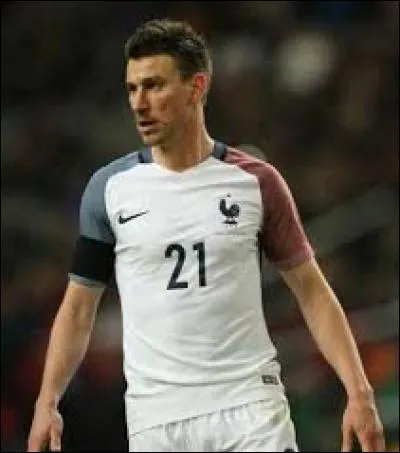 Quel est le numéro de maillot de Laurent Koscielny avec l'Equipe de France ?
