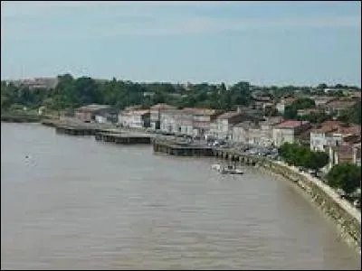 On termine cette balade en Poitou-Charentes, à Tonnay-Charente. Nous sommes dans le département ...