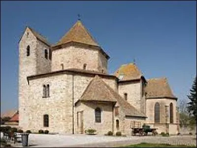 Je vous présente l'abbatiale romane d'Ottmarsheim. Village alsacien de l'arrondissement de Mulhouse, il se trouve dans le département ...
