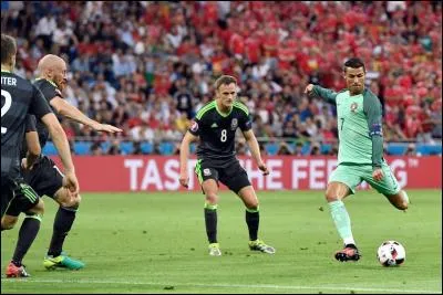 Nous voici déjà aux demi-finales avec ce match Portugal-Pays de Galles.