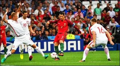 Passons maintenant aux quarts de finale avec ce premier match : Portugal-Pologne.