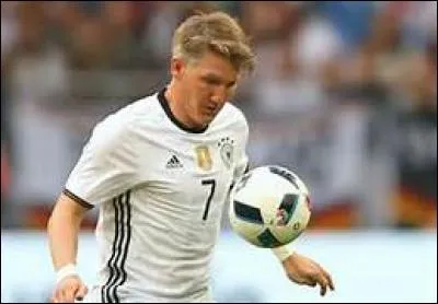 Lequel de ces joueurs réussit le doublé en demi-finale contre l'équipe championne du Monde, l'Allemagne ?