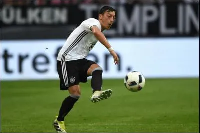 Combien de buts Mesut Özil a-t-il marqué durant cet Euro ?