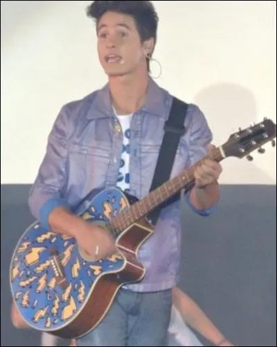 Combien de chansons Simón a-t-il écrites pour Luna ?