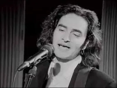 Ce chanteur est aussi un graphiste. Mais il a réalisé ses uvres graphiques sous un autre nom. Il est d'origine Suisse. Il a fait partie du groupe"Les Enfoirés". Quel était son nom ?