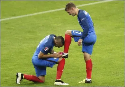 Encore une belle célébration que nous avons vu à plusieurs occasion de cet Euro. Quel est le nom de l'autre joueur qui embrasse la chaussure de Griezmann ?