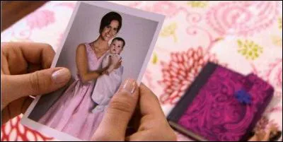 Quel âge avait Violetta quand sa mère est décédée ?