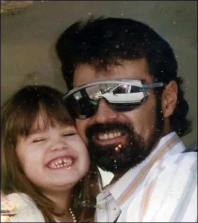 De quoi son père est-il décédé ?