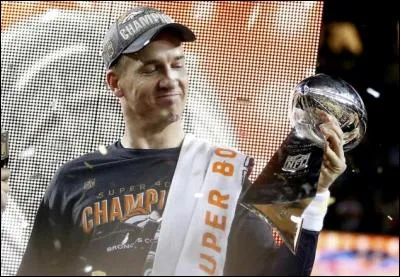 Ce célèbre quart-arrière de la première question a remporté deux Super Bowl avec deux équipes différentes, dont celui avec les Broncos cette année. Dans quelle autre équipe a-t-il gagné l'autre Super Bowl ?