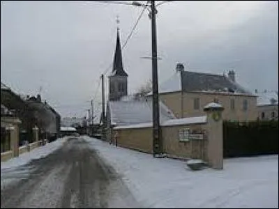 Voici le village bourguignon d'Heuilley-sur-Saône sous la neige. Il se situe dans le département ...