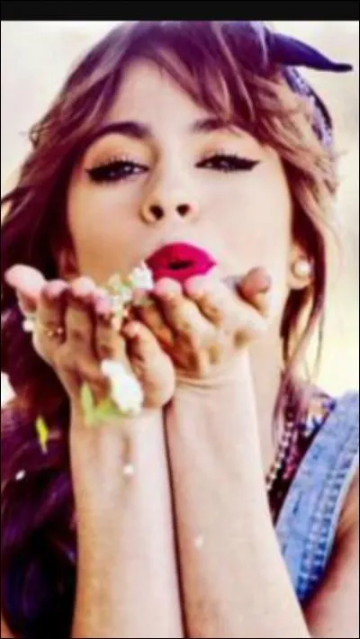 Dans la saison une, hésite-t-elle entre deux garçons ?