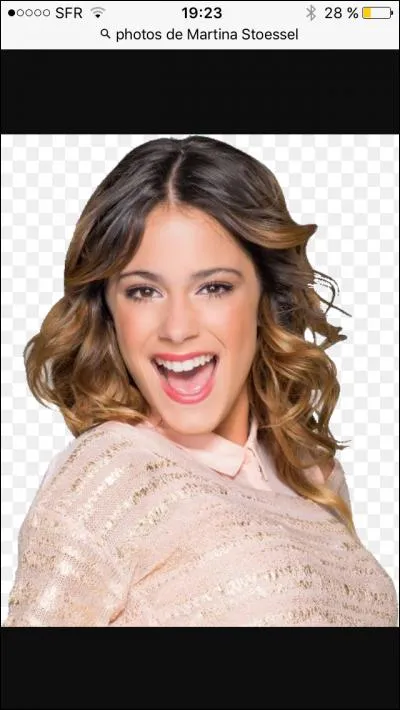 Dans la saison 2, entre quels garçons hésite-t-elle ?