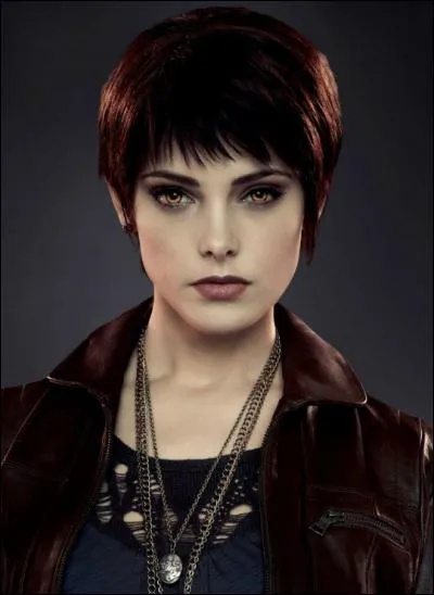 Qui incarne Alice Cullen ?