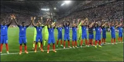 Lors de quel match les Bleus ont-ils clapé dans les mains avec le public ?