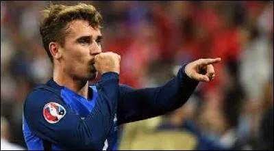 Pourquoi Griezmann fait-il ce geste après avoir marqué un but ?