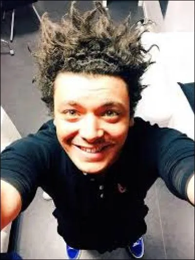 Comment s'appellent ses deux meilleurs amis dans la série "Soda" ?