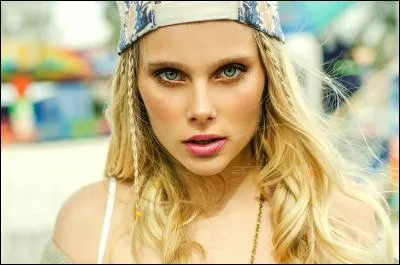 Quel est le nom de famille d'Ámbar (Ambre), la pire ennemie de Luna ?