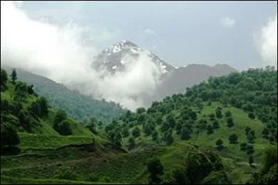 Trouvez l'orthographe correcte de ce pays.