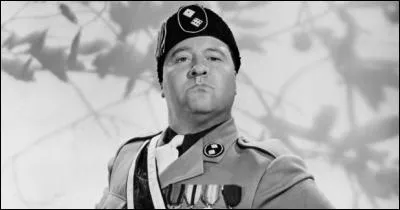Quel est le nom déguisé de Mussolini dans "Le dictateur" (en VO) ?