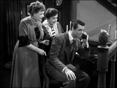 Pourquoi les deux tantes de Cary Grant assassinent-elles des gens dans "Arsenic et vieilles dentelles" ?