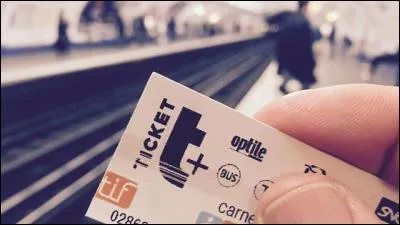 Un ticket de bus ou de métro jeté dans la rue mettra ____ à disparaître.