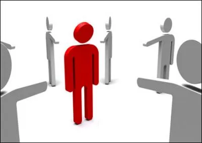 "Faire des petites attaques de façon répétée." Quel est le bon mot ?